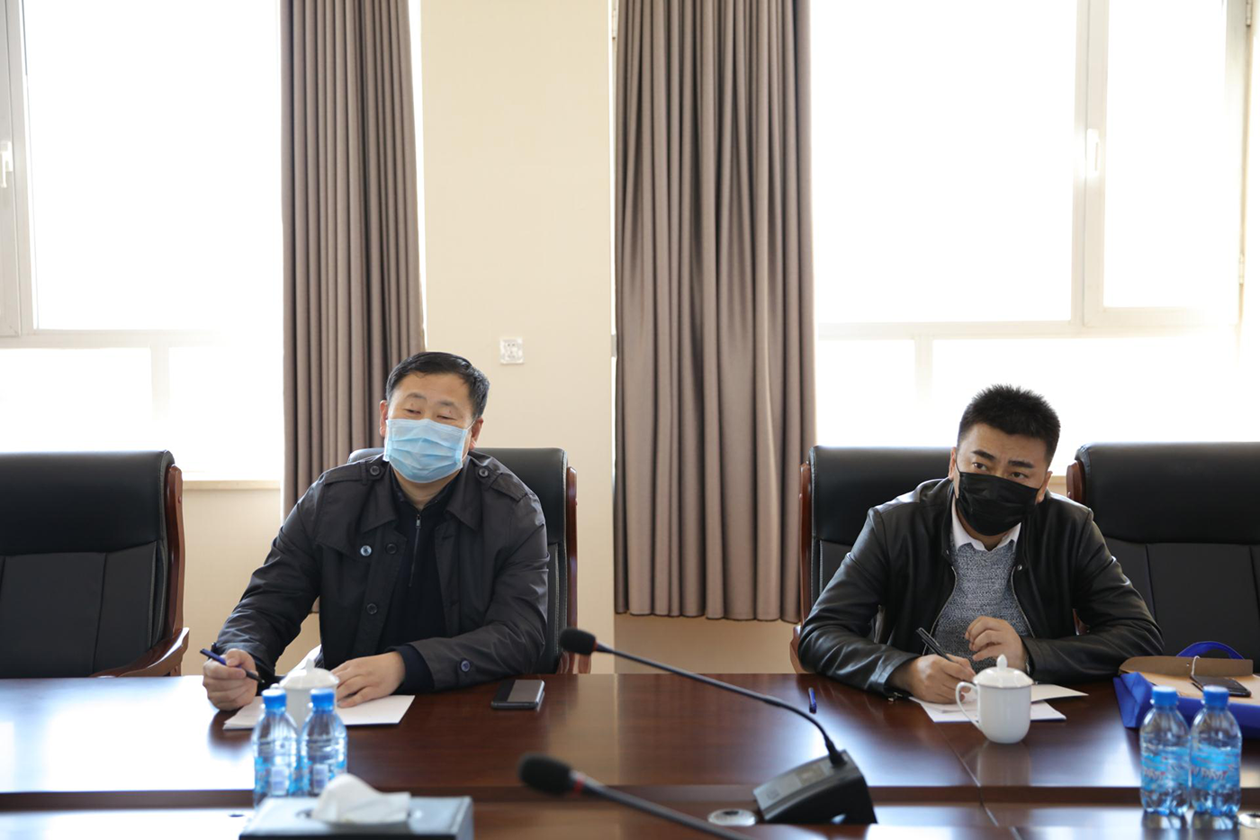 鐵嶺市法制事務(wù)服務(wù)中心主任胡德義帶隊(duì)到企業(yè) 研究解決企業(yè)法律維權(quán)相關(guān)問(wèn)題