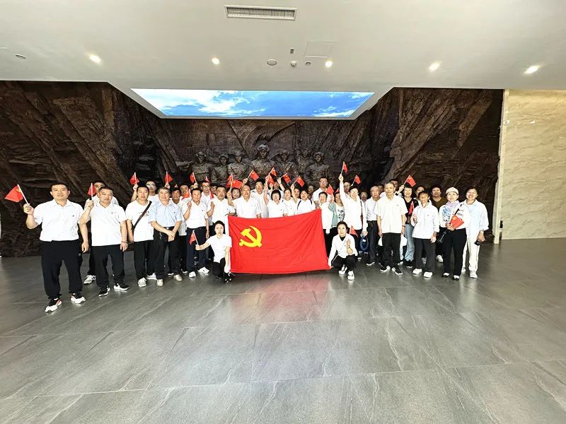 調(diào)兵山市兀術(shù)街村黨總支、鑫豐礦業(yè)黨支部聯(lián)合開展“學(xué)黨紀(jì) 增定力 憶初心 強(qiáng)黨性”慶祝建黨103周年活動(dòng)