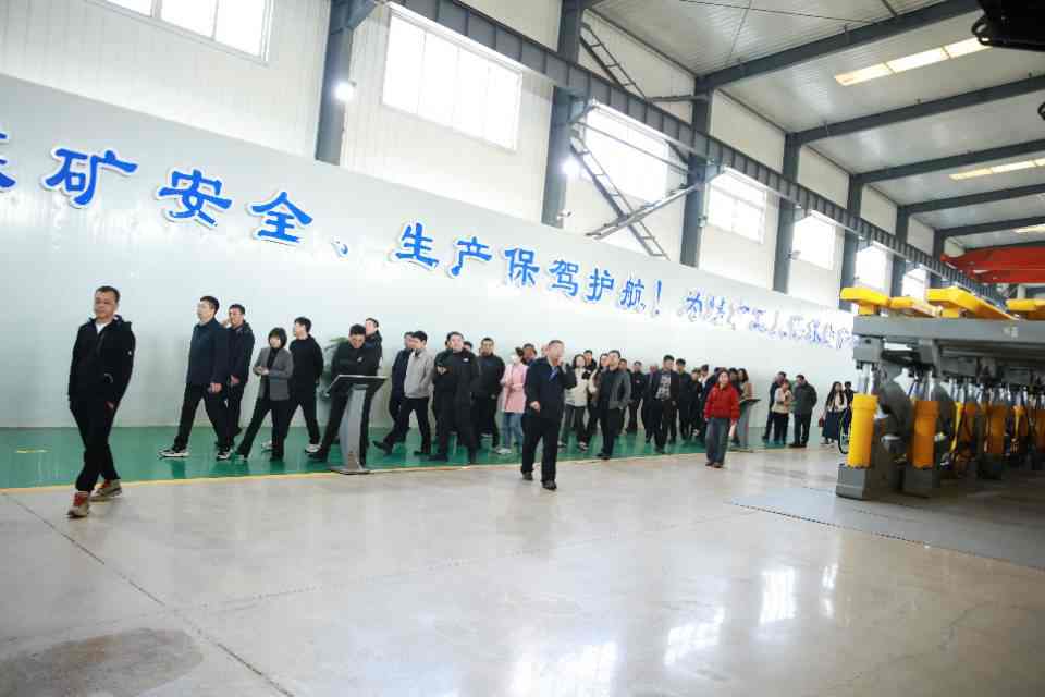 鐵嶺市委黨校鄉(xiāng)科級領(lǐng)導(dǎo)干部進修二班學(xué)員 到鑫豐集團考察調(diào)研