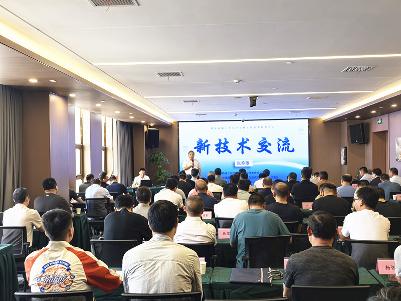 張希望主任在新疆煤礦安全監(jiān)察局舉辦的專項(xiàng) 培訓(xùn)班上做專題技術(shù)講座